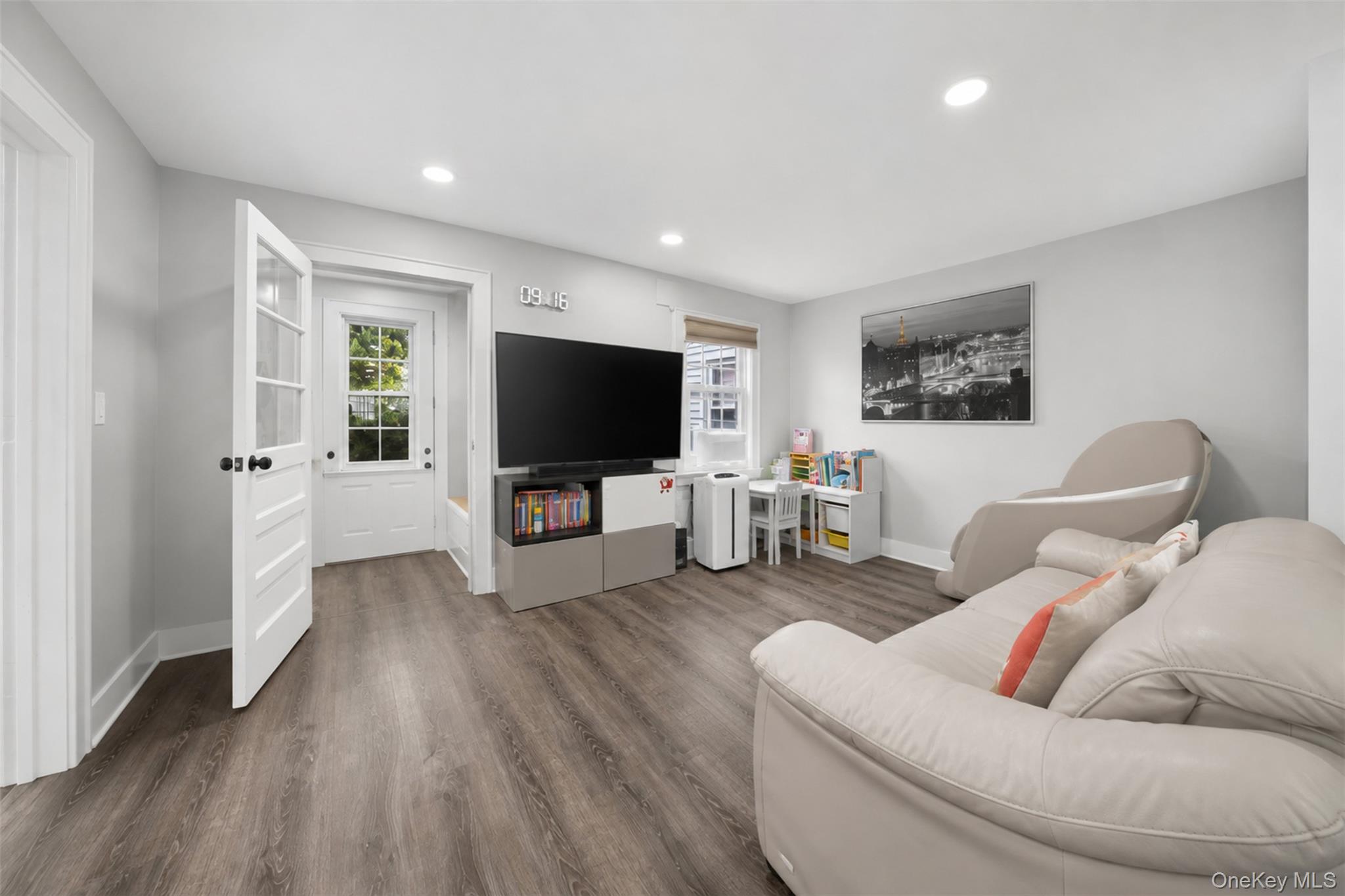 26 Van Nostrand Court Property Photo 7