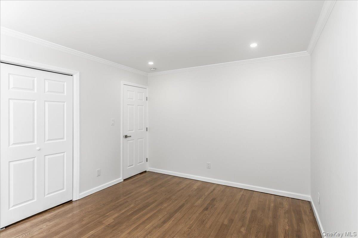 260 W 24th Street Property Photo 16