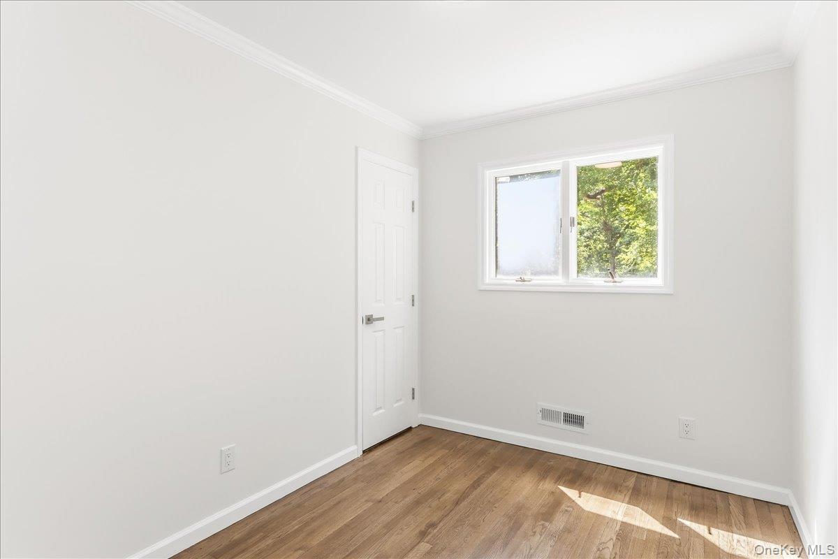 260 W 24th Street Property Photo 17