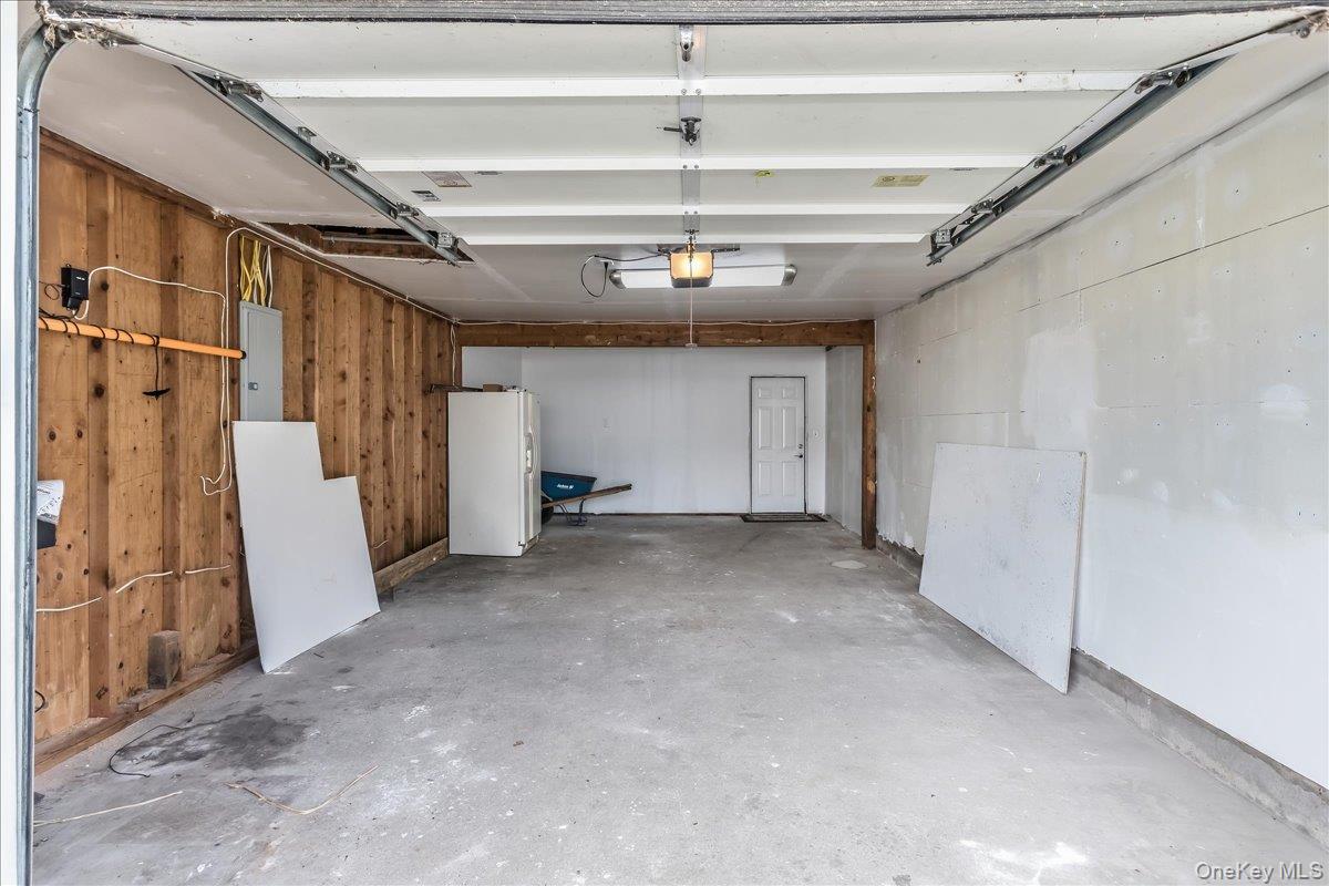 260 W 24th Street Property Photo 23