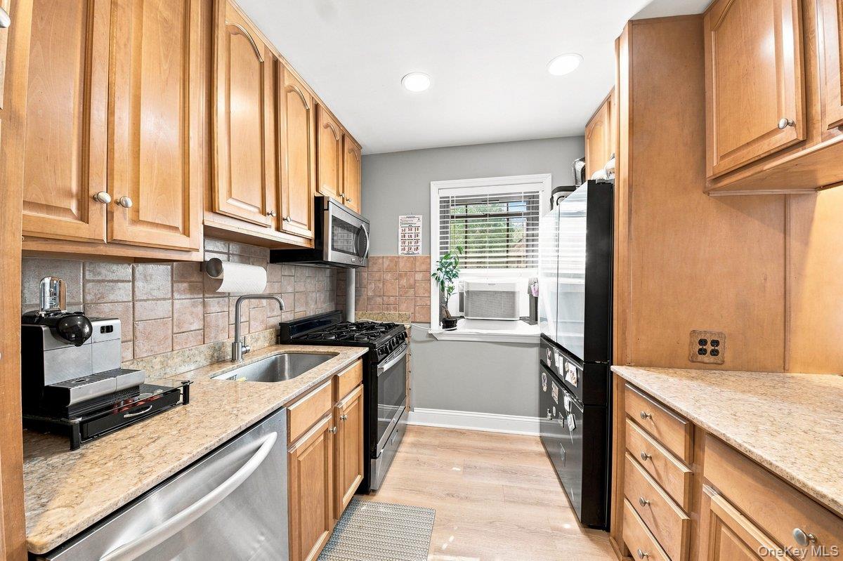 41 Manchester Road B-23 Property Photo 4