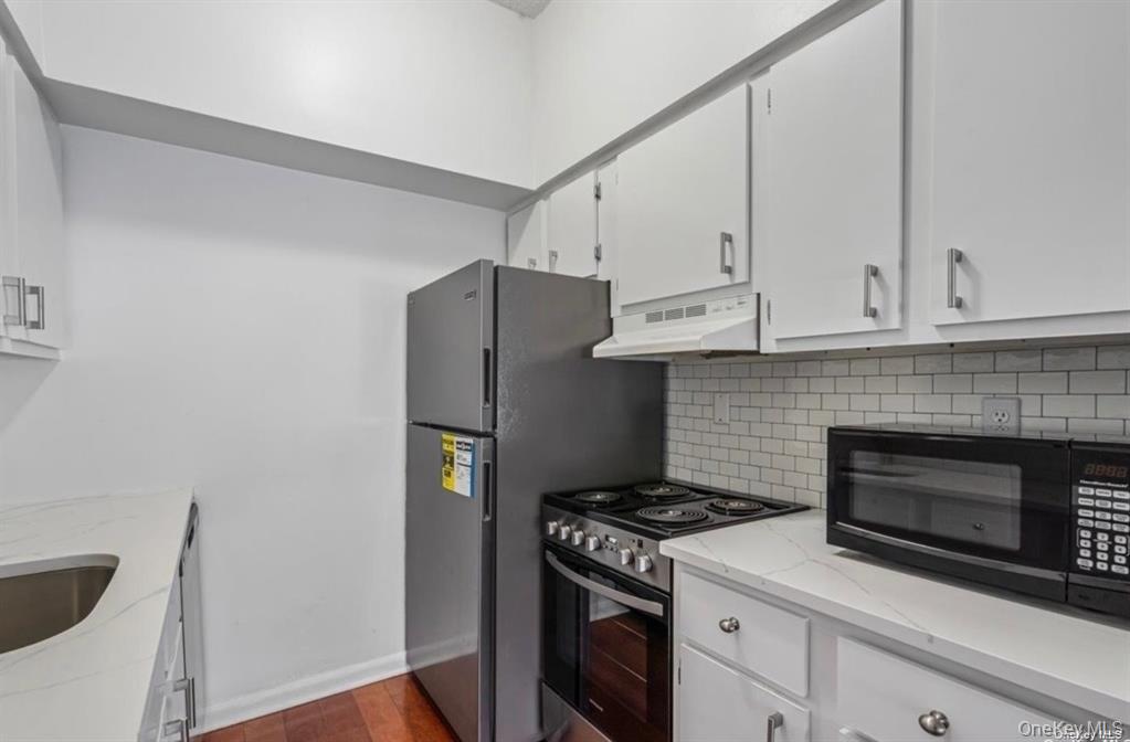 142 Main Street 1d Property Photo 3