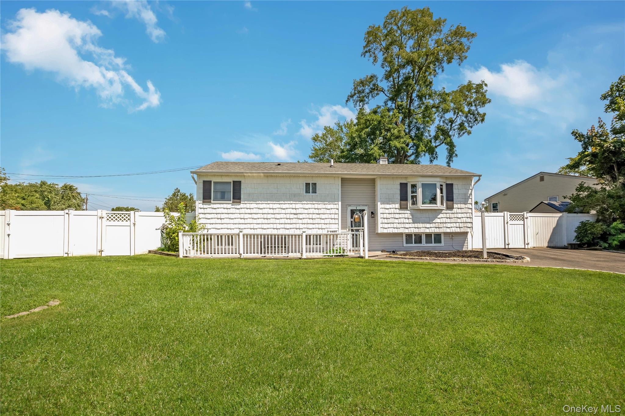 2401 Wave Avenue Property Photo 1