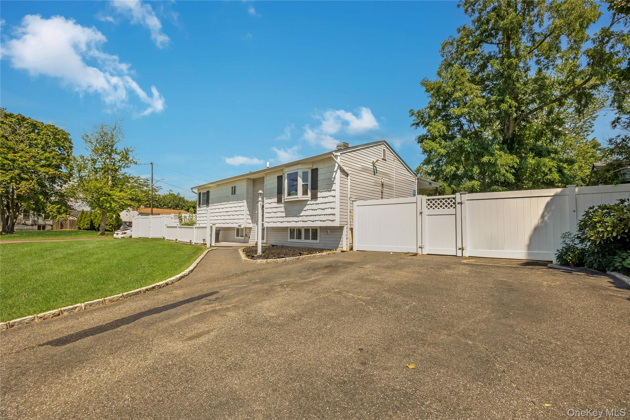 2401 Wave Avenue Property Photo 2