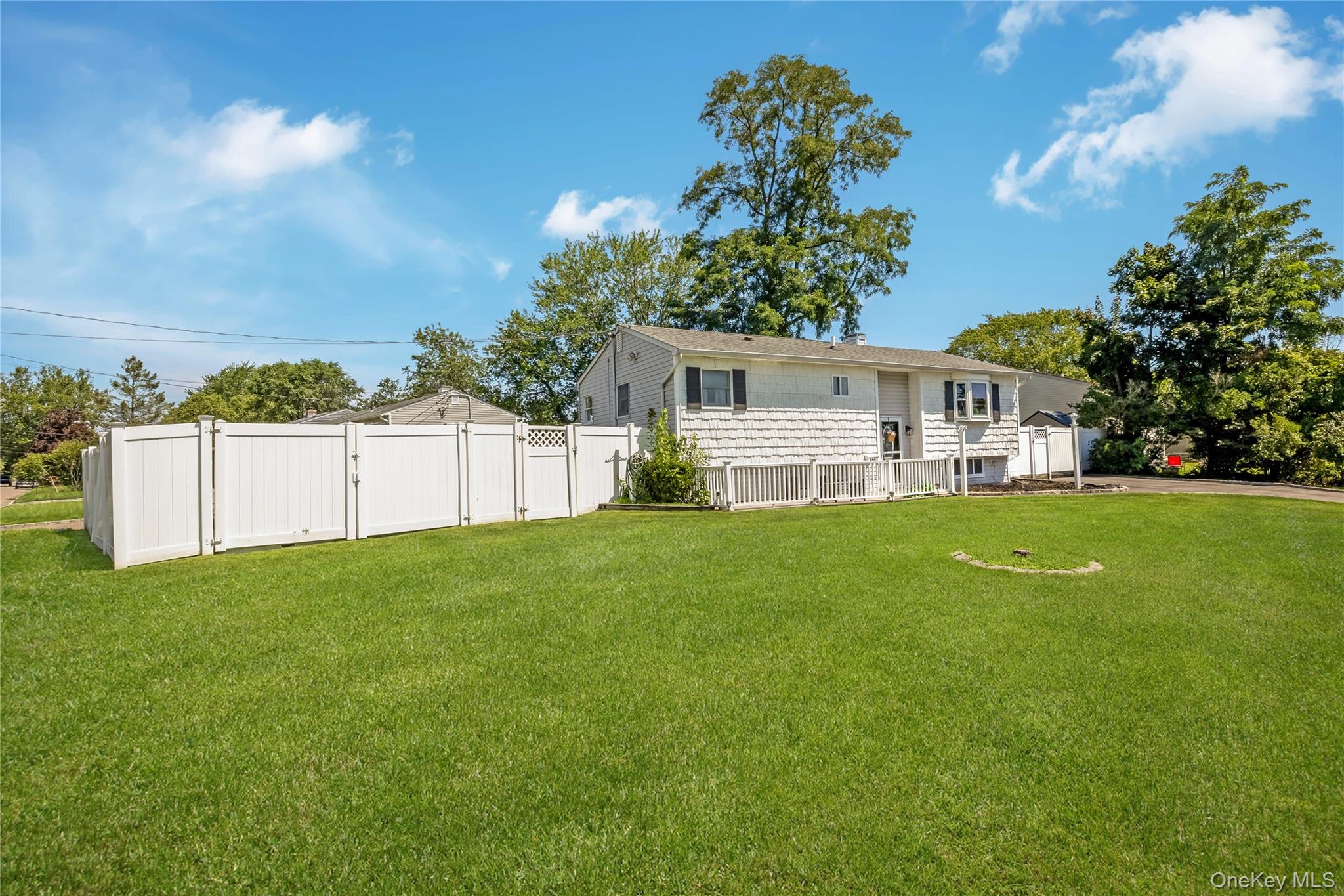 2401 Wave Avenue Property Photo 3