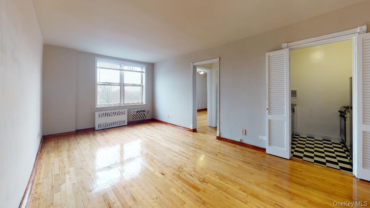 66-15 Thornton Place 6e Property Photo 3