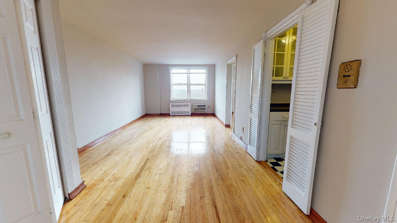 66-15 Thornton Place 6e Property Photo 4