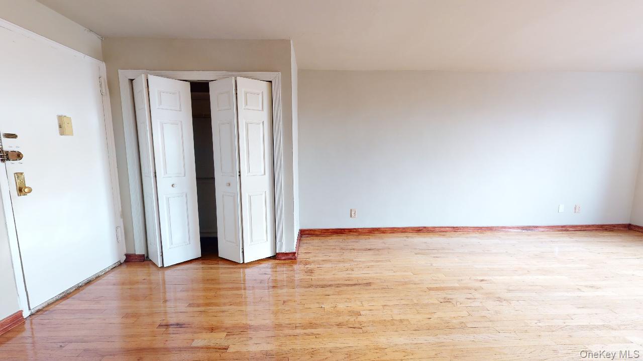 66-15 Thornton Place 6e Property Photo 5