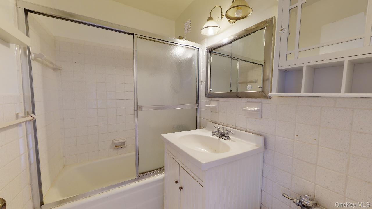 66-15 Thornton Place 6e Property Photo 15