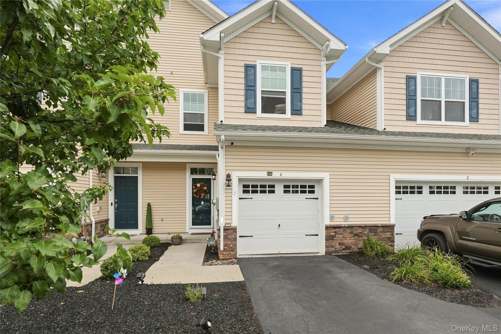 4 Woodrose Court Property Photo 1