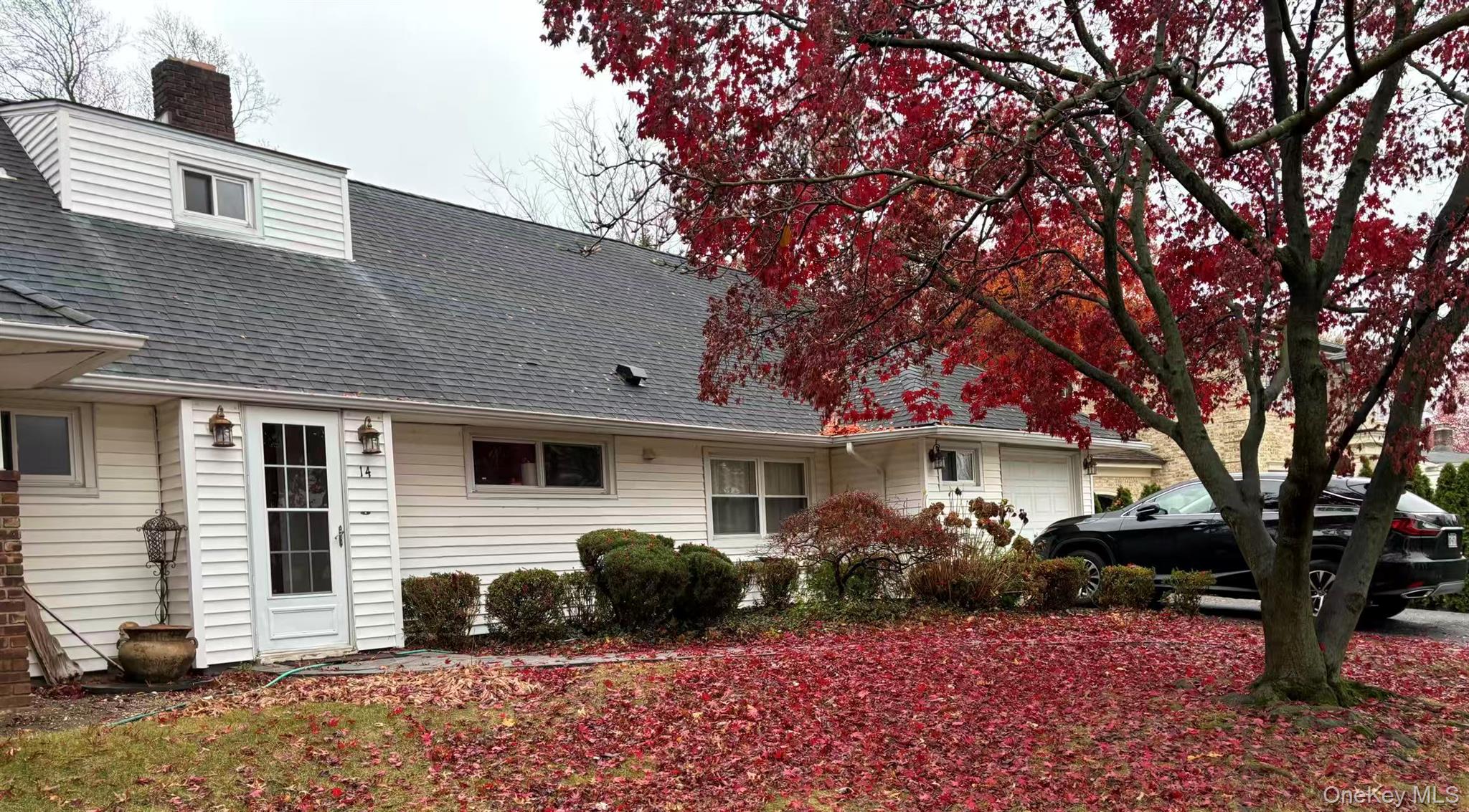 14 Peachtree Lane Property Photo 3