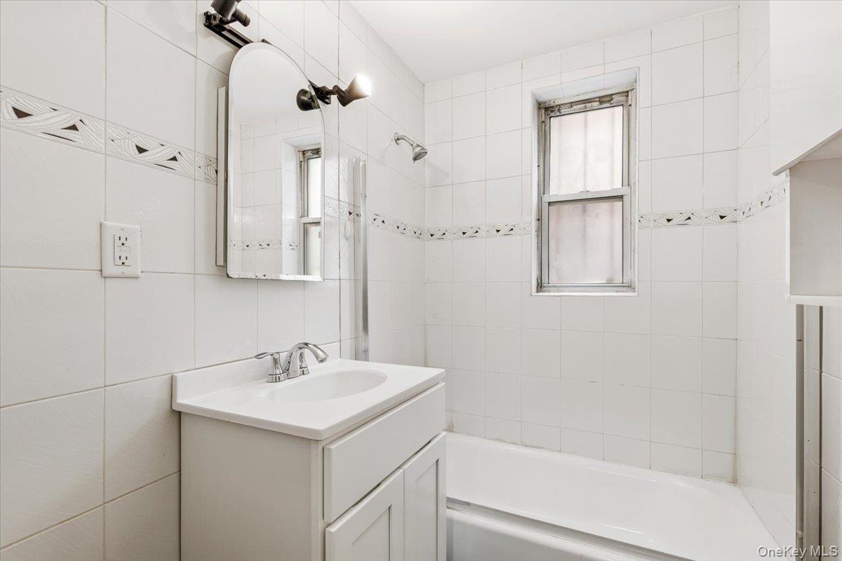 601 Kappock Street 1p Property Photo 19