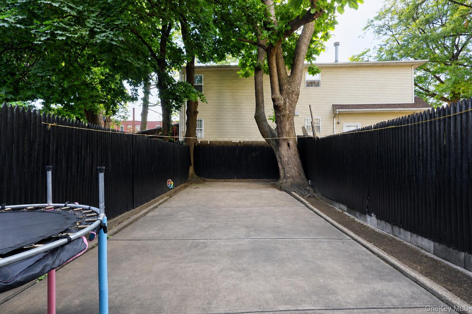 9408 Forbell Street Property Photo 23