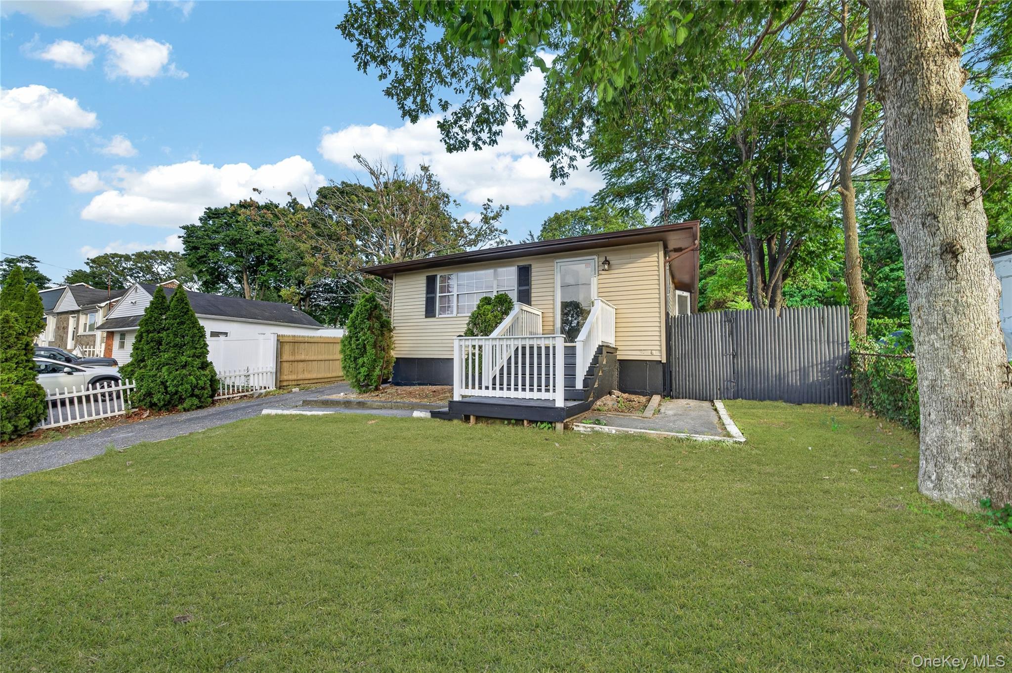 28 Roslyn Avenue Property Photo 3