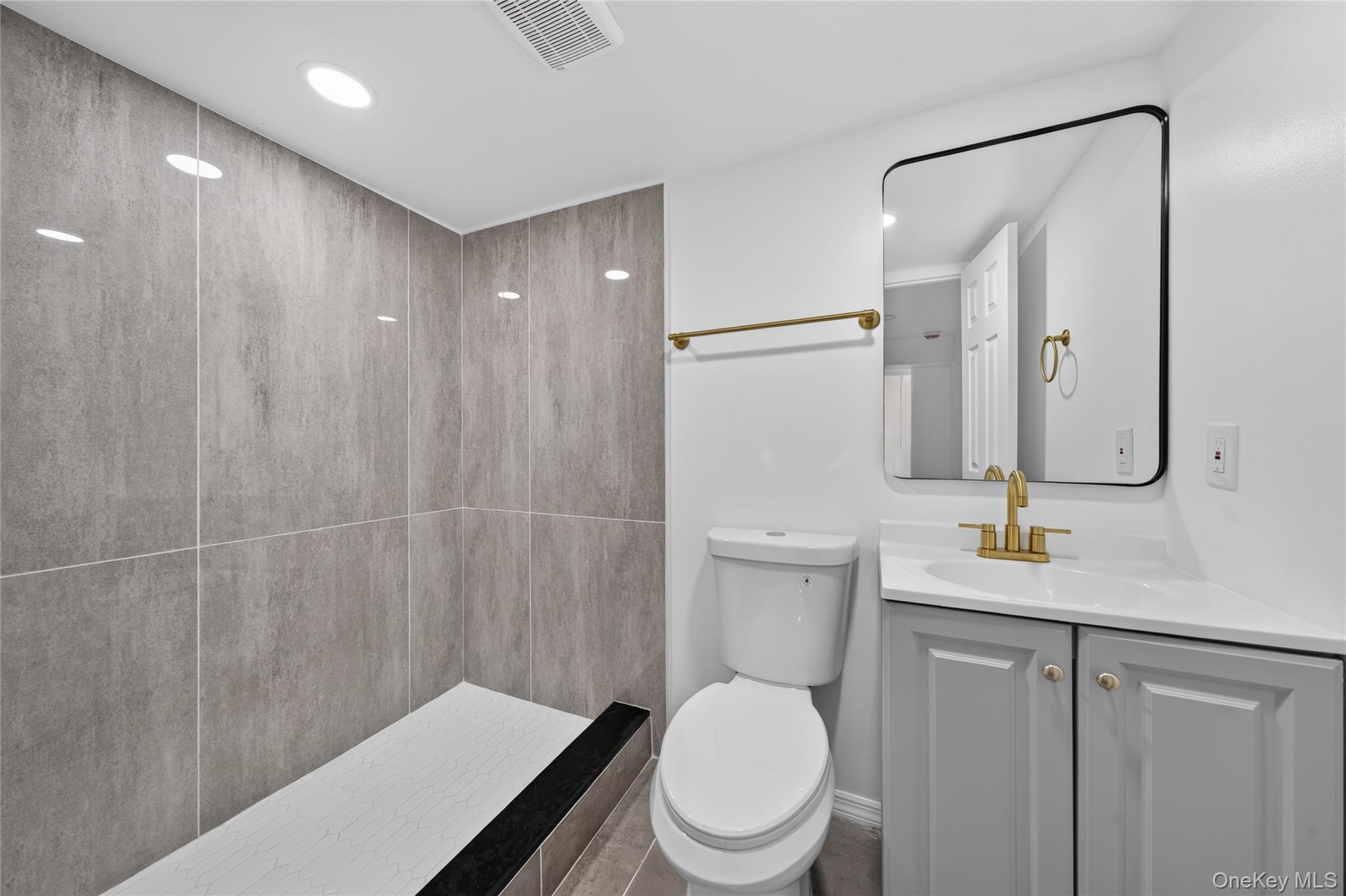 28 Roslyn Avenue Property Photo 18