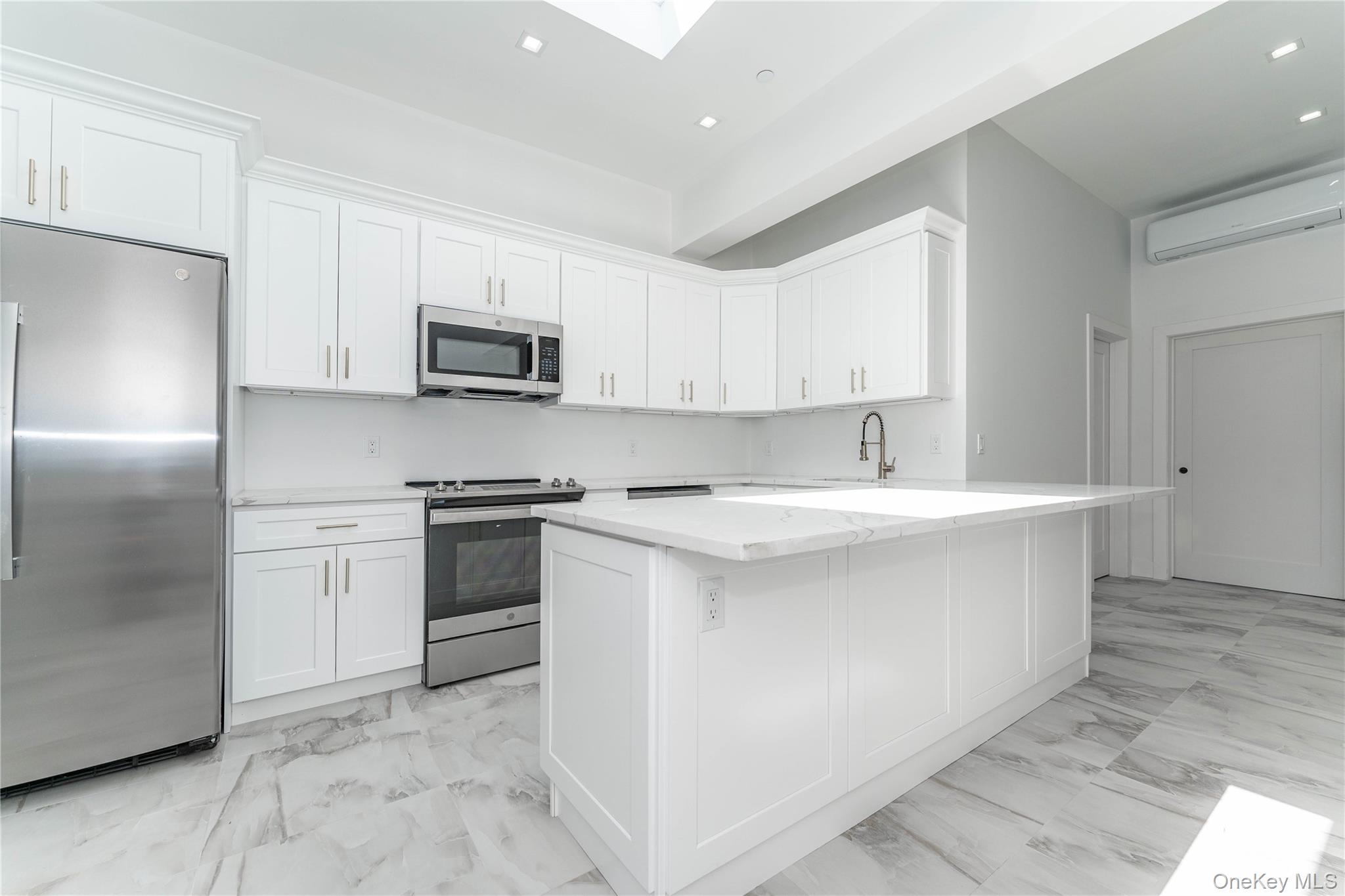 138 E Park Avenue 2 Property Photo 2