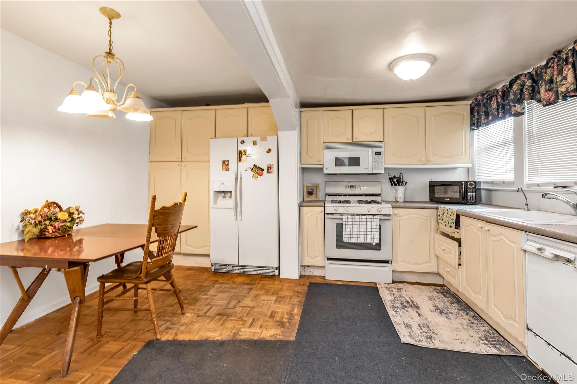 464 Stratford Road Property Photo 8
