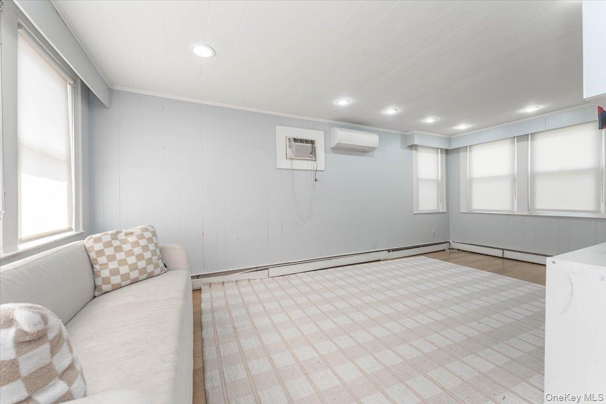 1068 Highland Place Property Photo 4