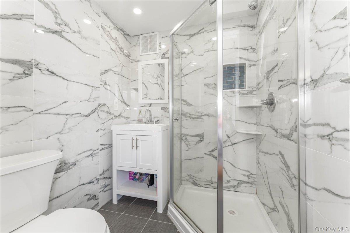 1068 Highland Place Property Photo 11