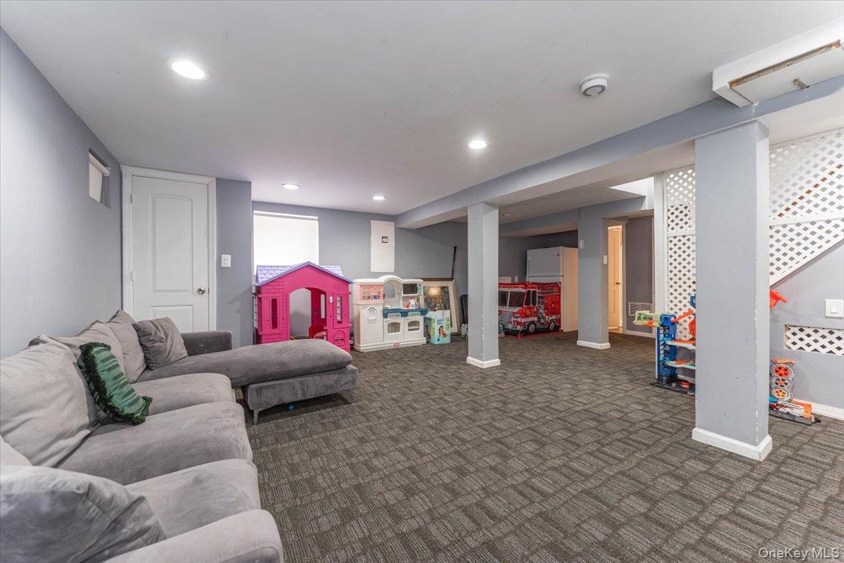 1068 Highland Place Property Photo 15