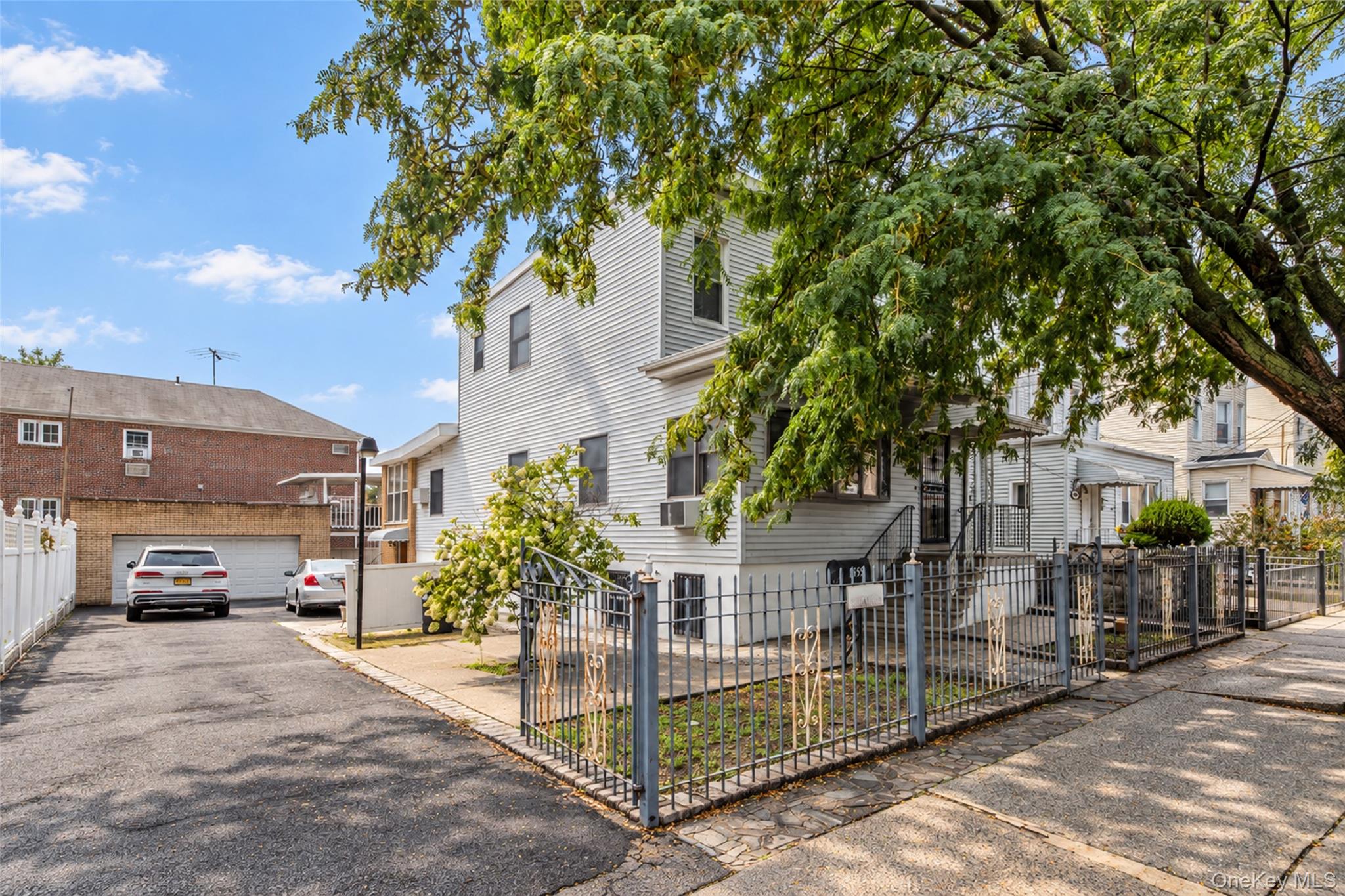 1559 Hollywood Avenue Property Photo 1