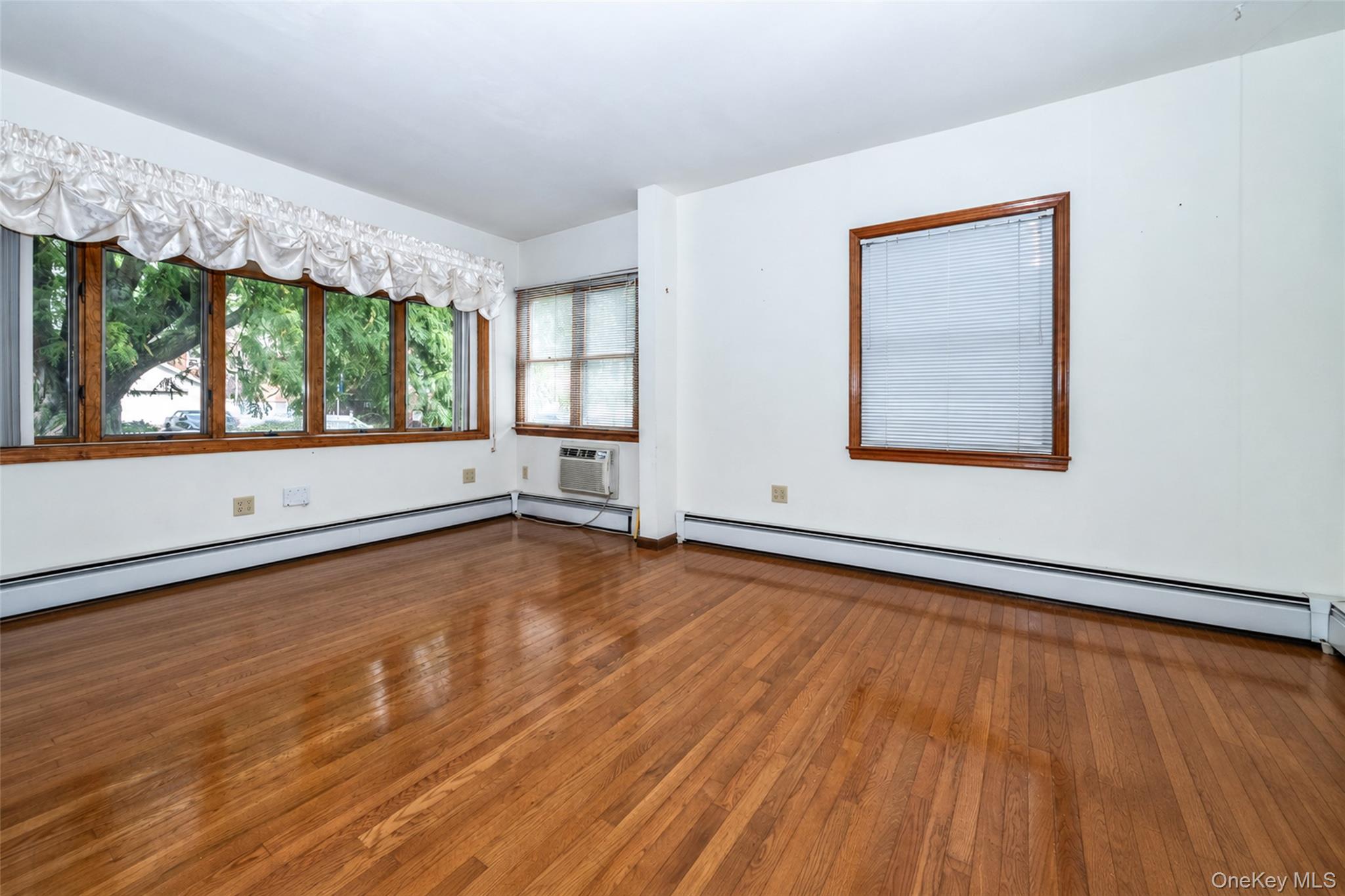 1559 Hollywood Avenue Property Photo 4