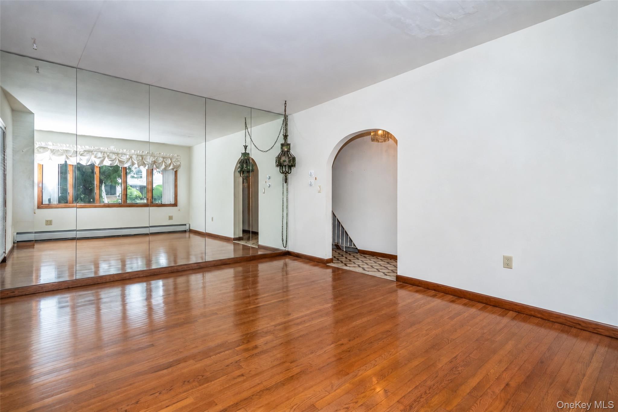 1559 Hollywood Avenue Property Photo 5