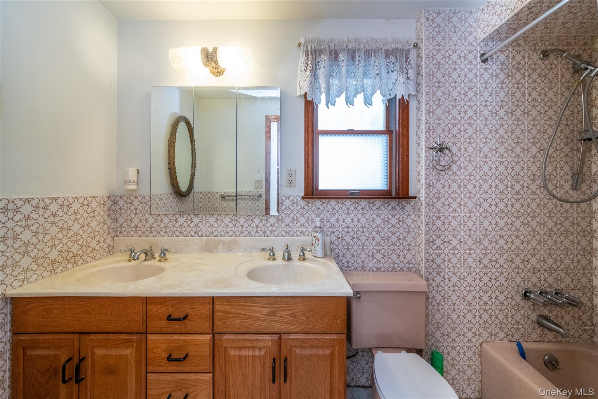 1559 Hollywood Avenue Property Photo 13