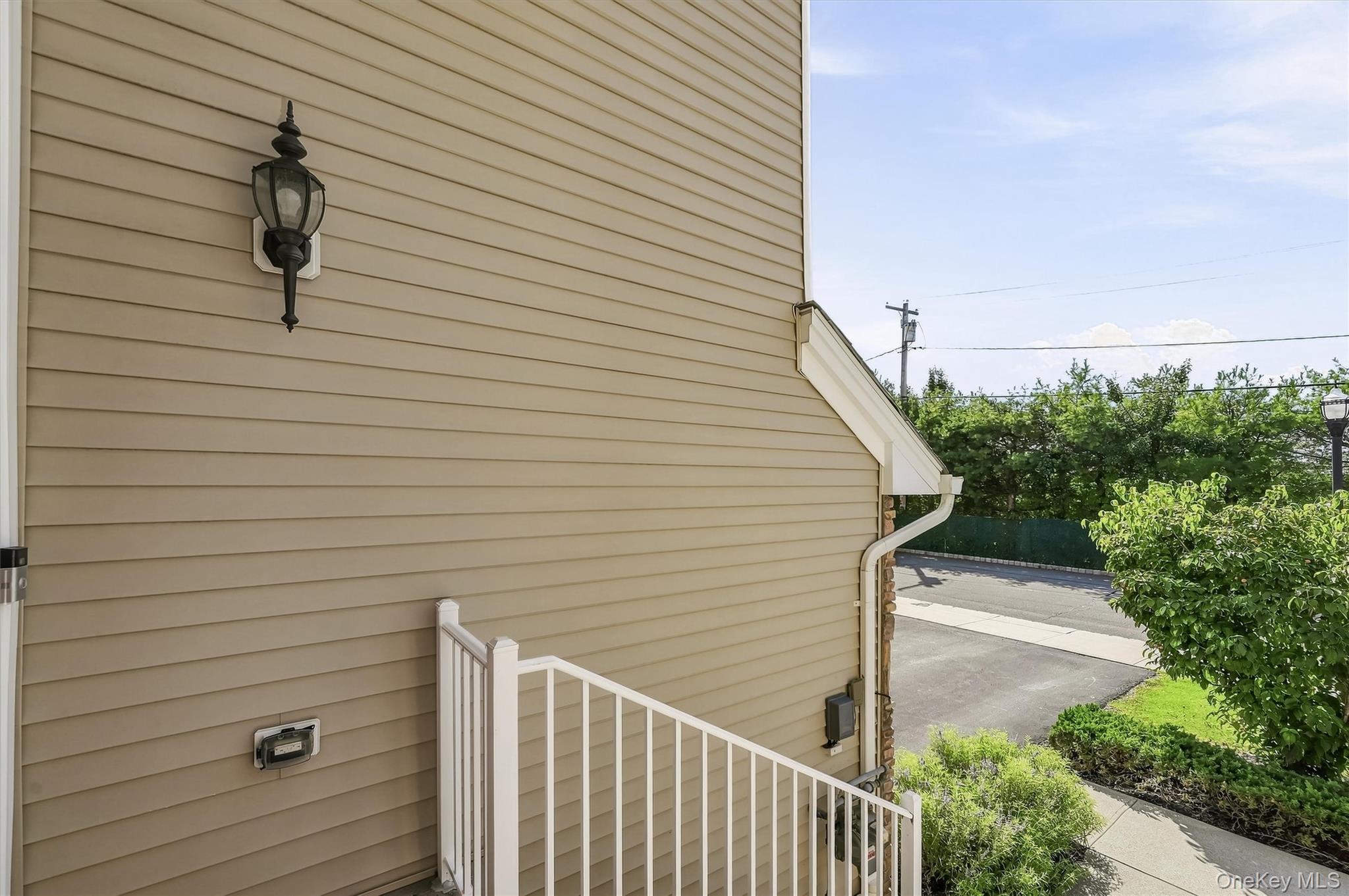 806 Hawthorn Way Property Photo 3