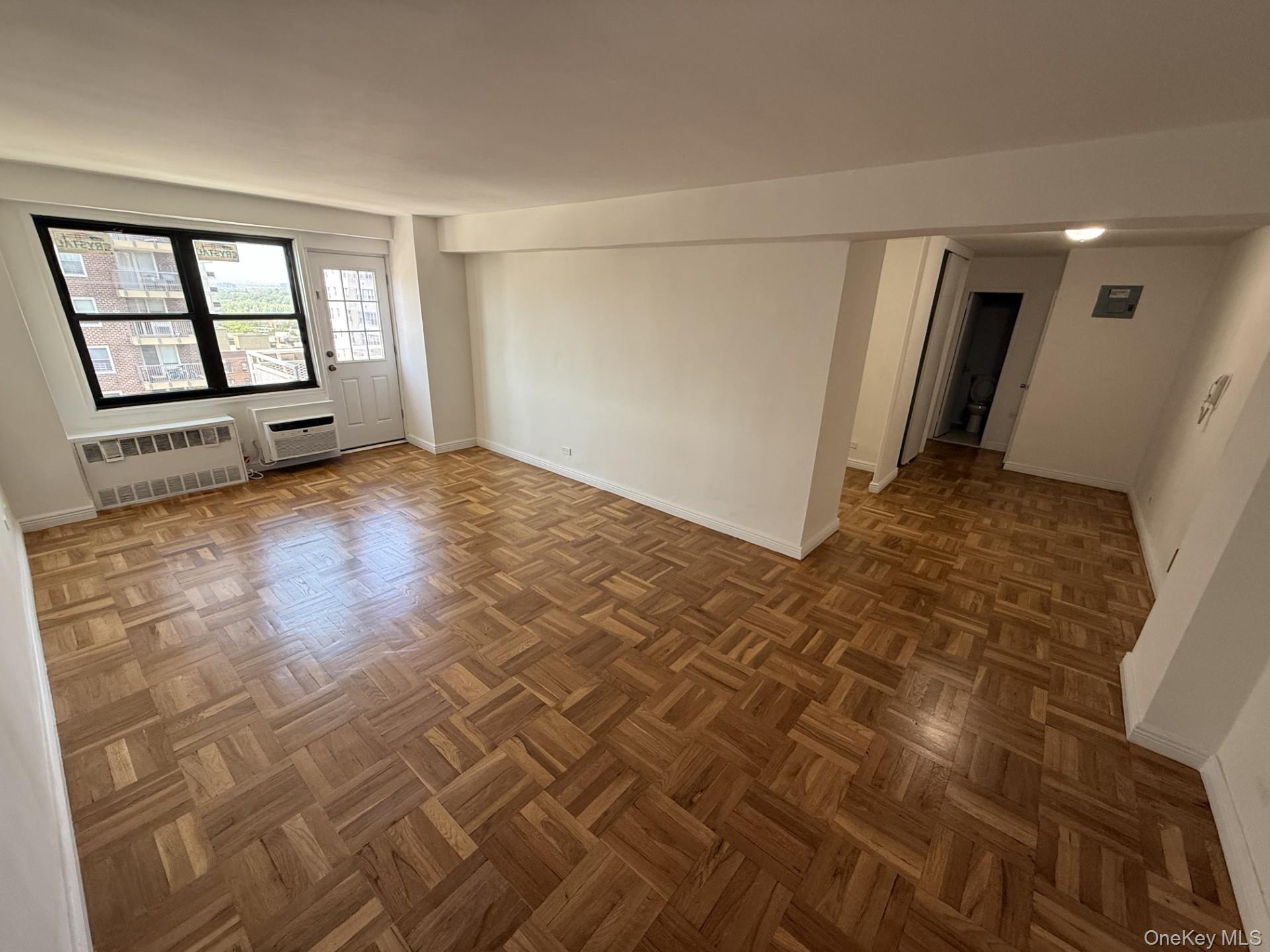123-40 83 Avenue 11e Property Photo 1