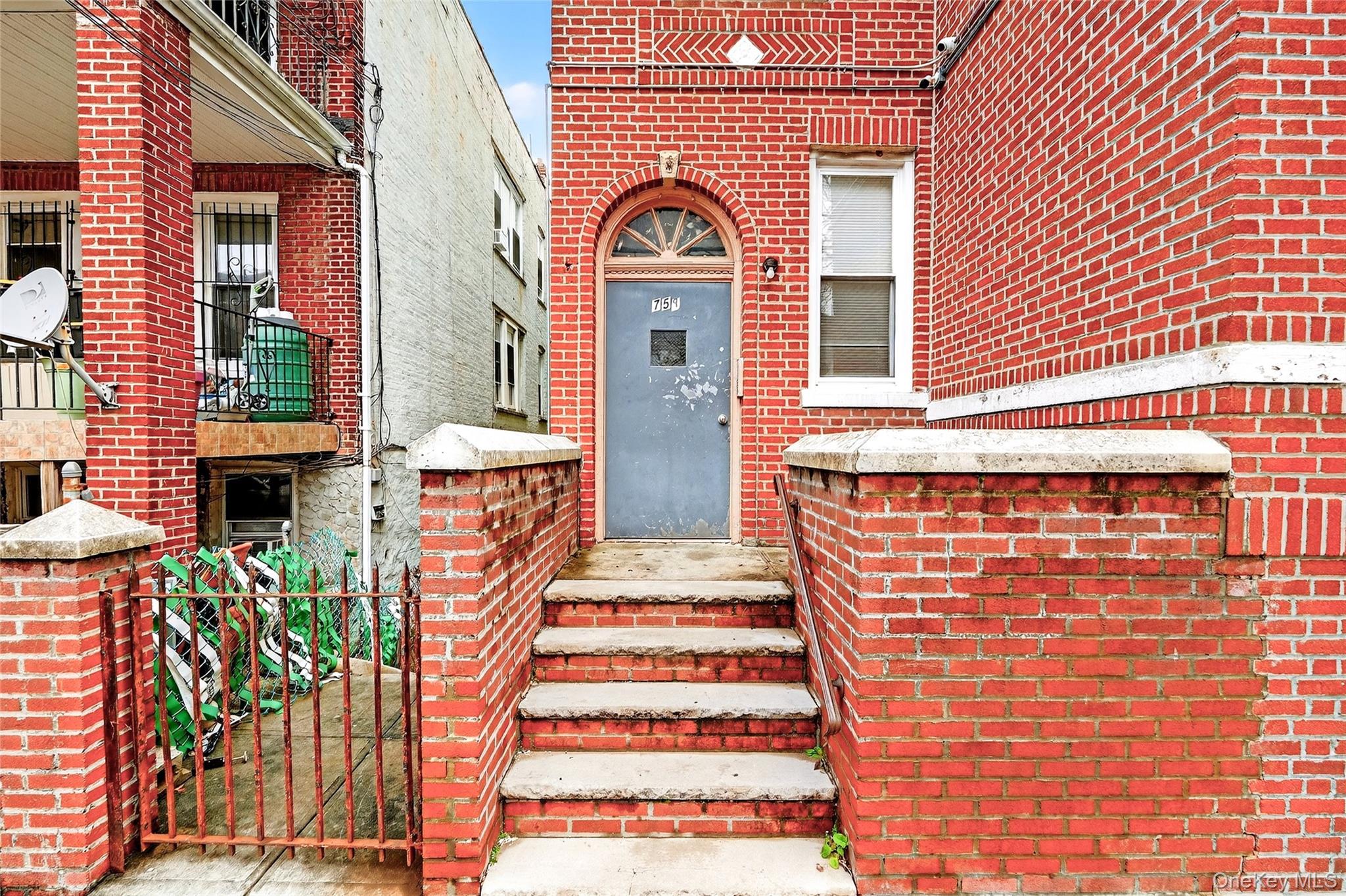 759 E 221st Street Property Photo 1