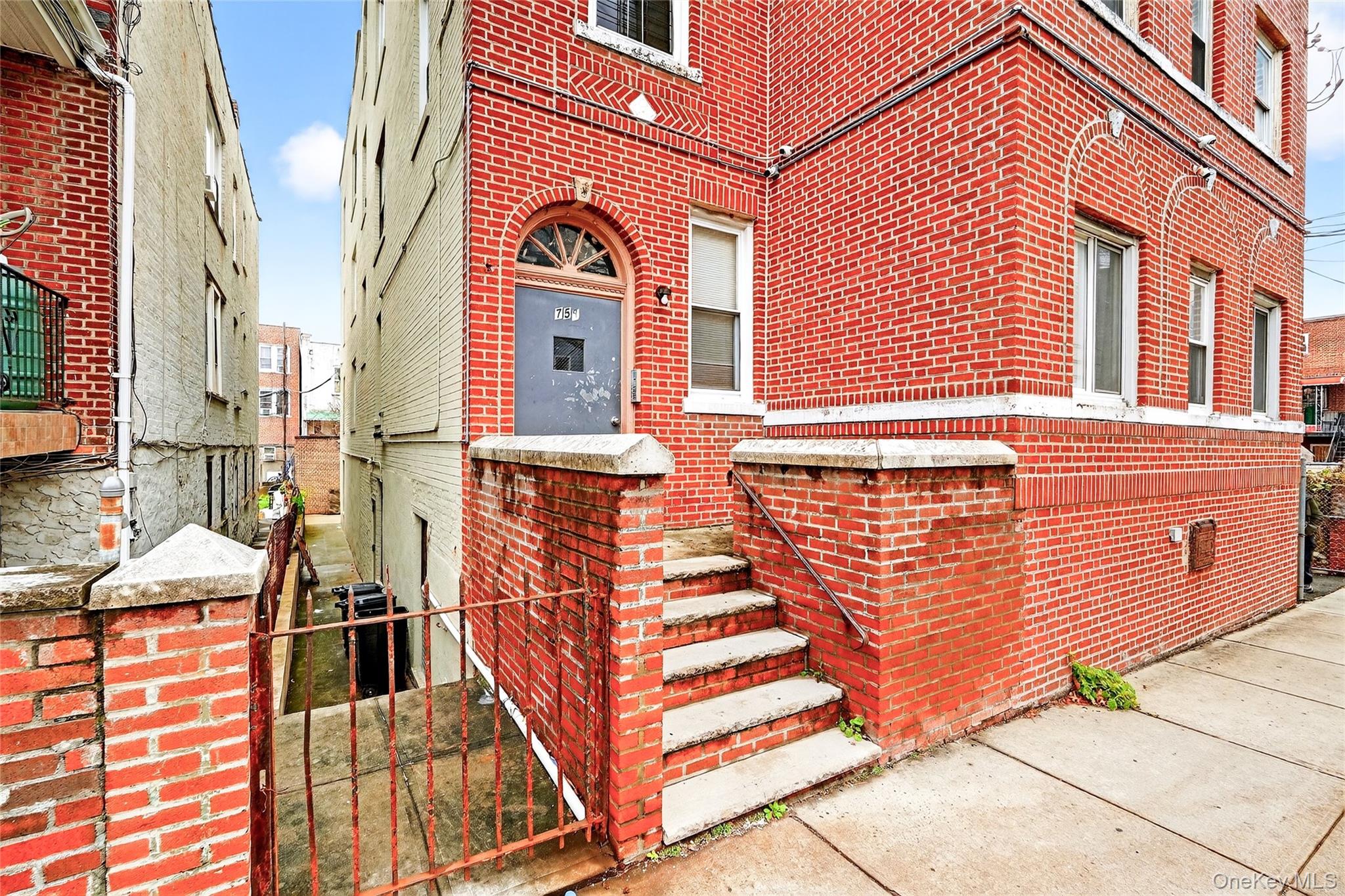 759 E 221st Street Property Photo 4