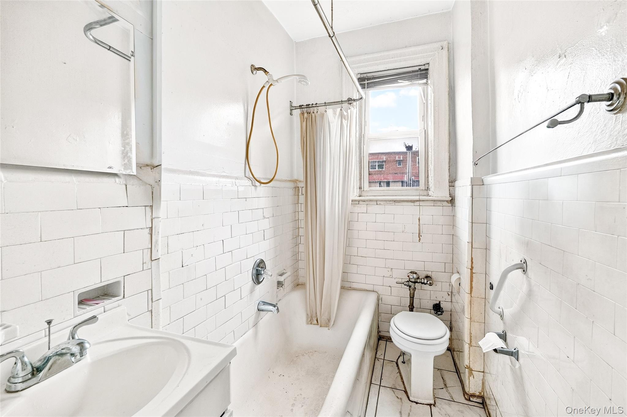759 E 221st Street Property Photo 16