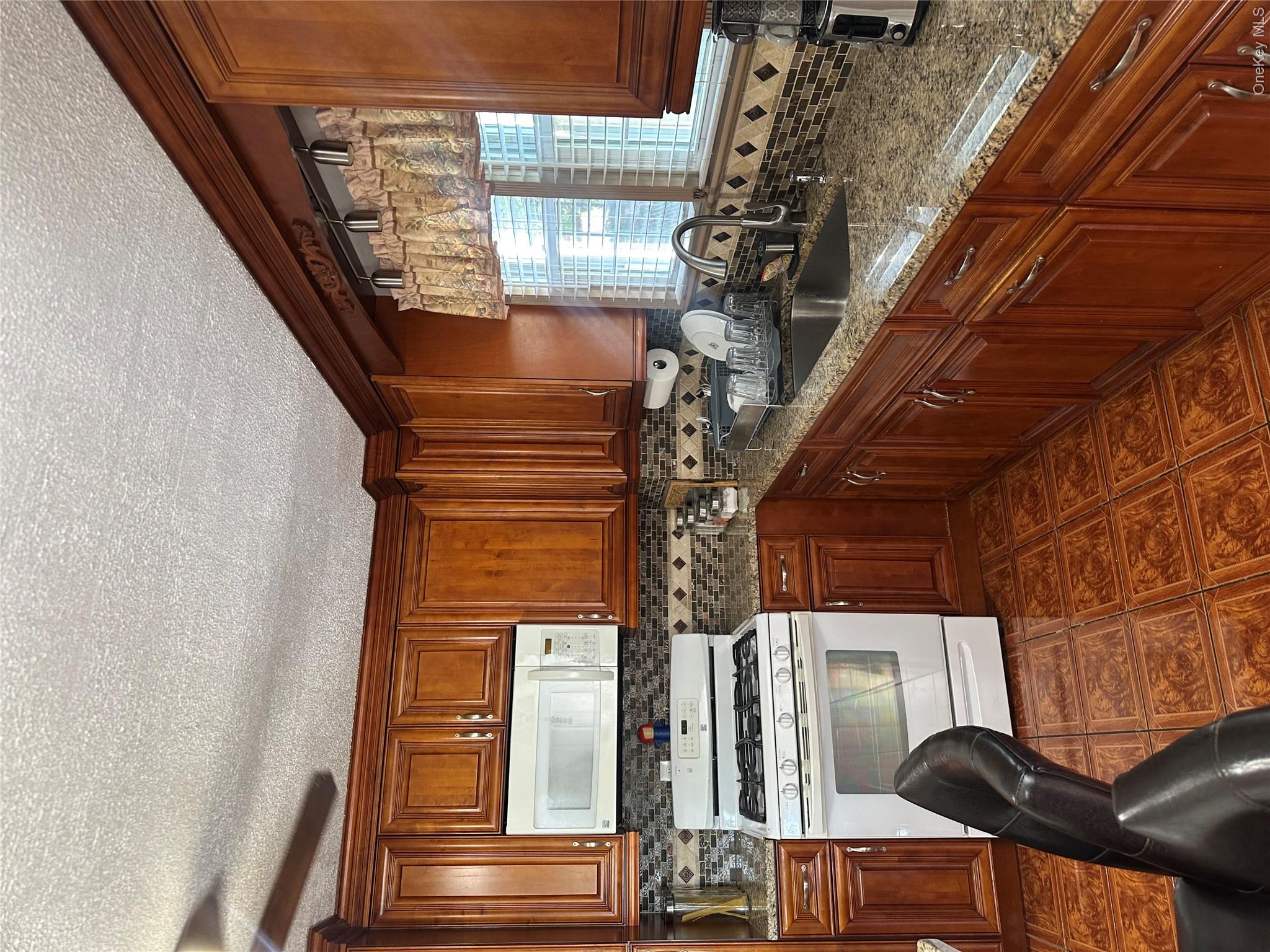 242 Sommerville Place Property Photo 6