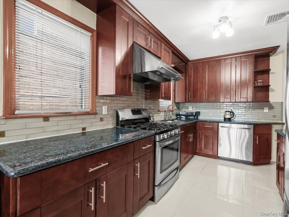 7307 185th Street Property Photo 11