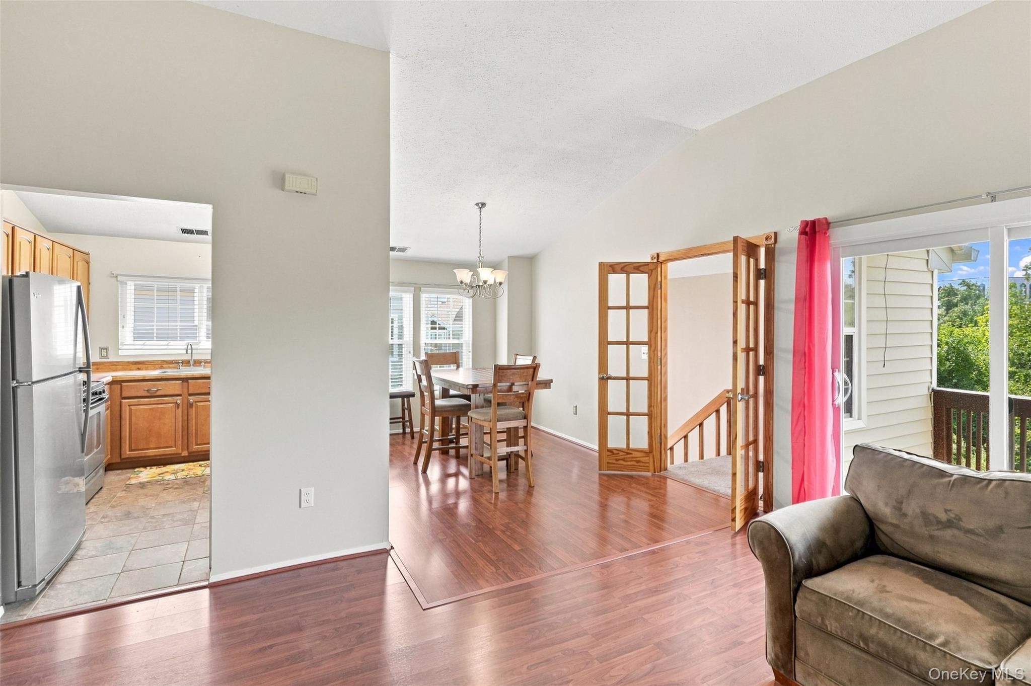 2124 Whispering Hills Property Photo 4