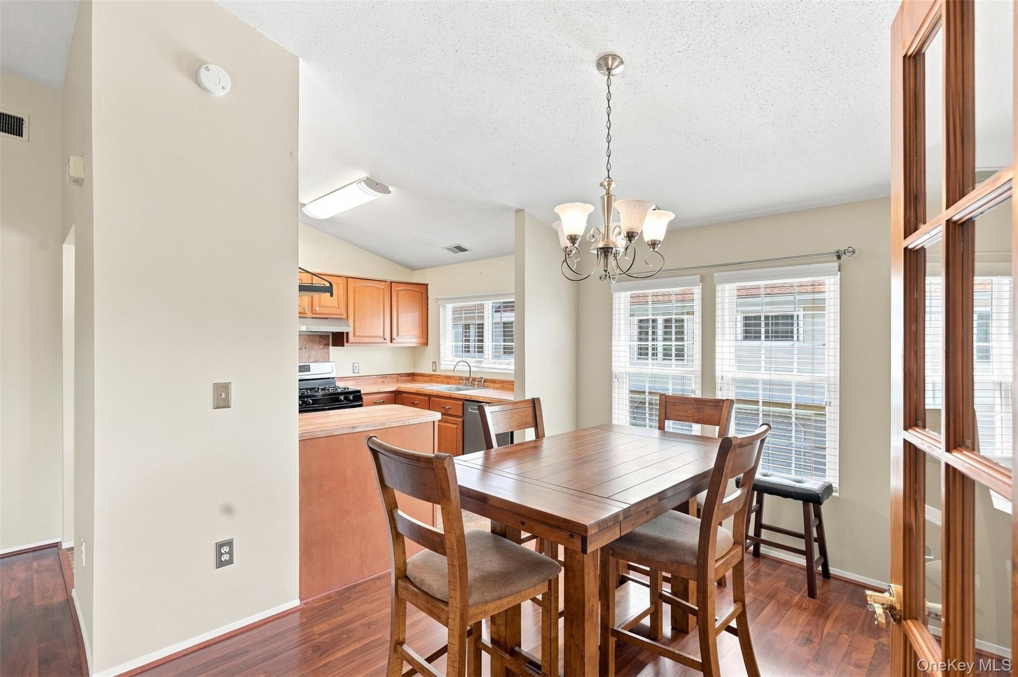 2124 Whispering Hills Property Photo 6