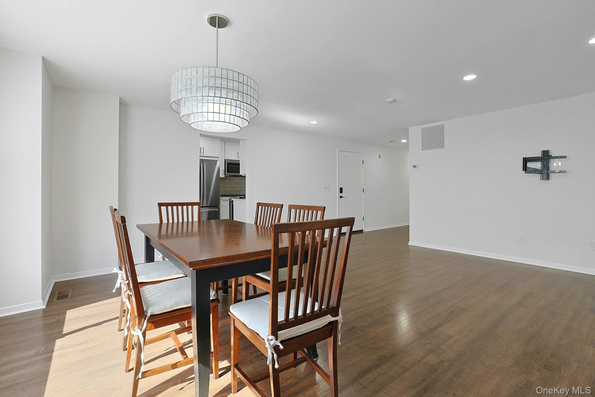 13 James Court Property Photo 8
