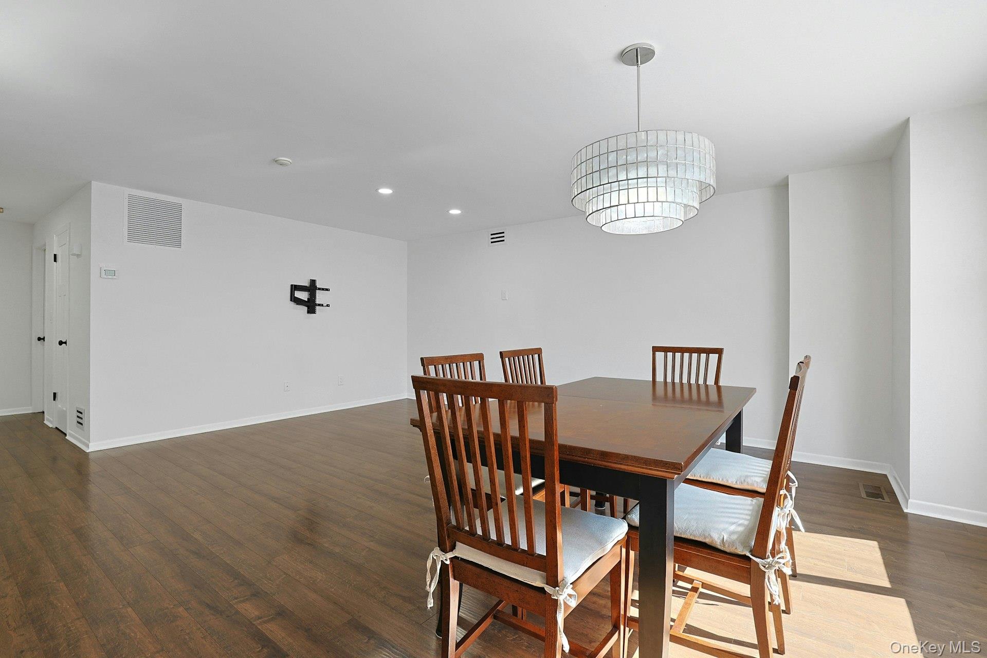 13 James Court Property Photo 10