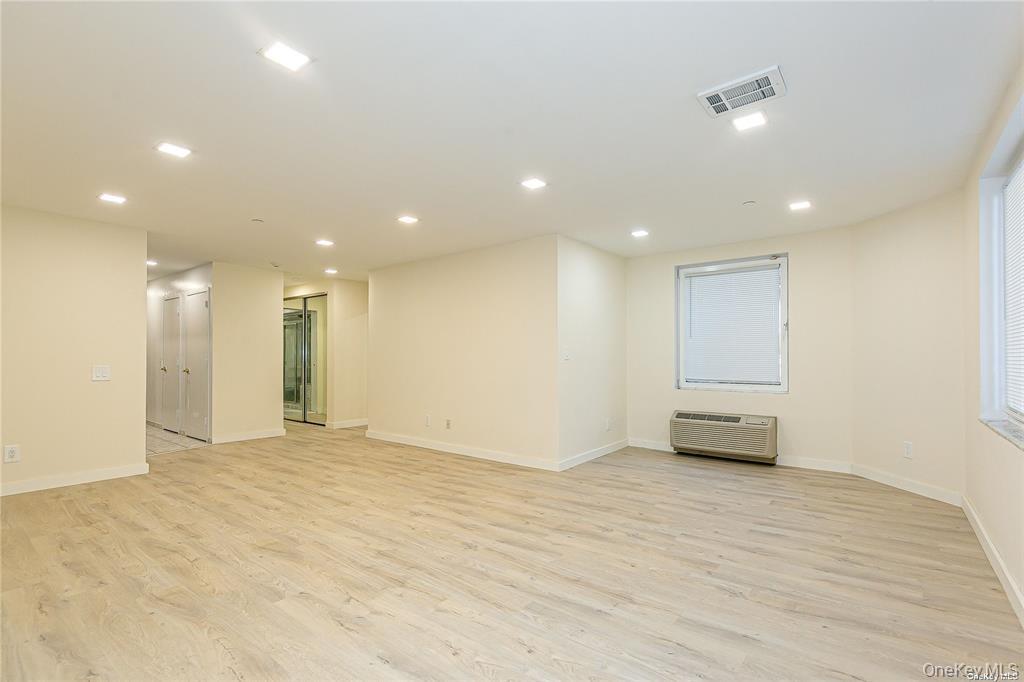 100 Great Neck Road 1a Property Photo 2