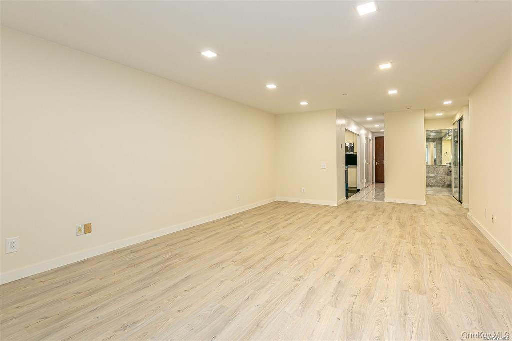100 Great Neck Road 1a Property Photo 3