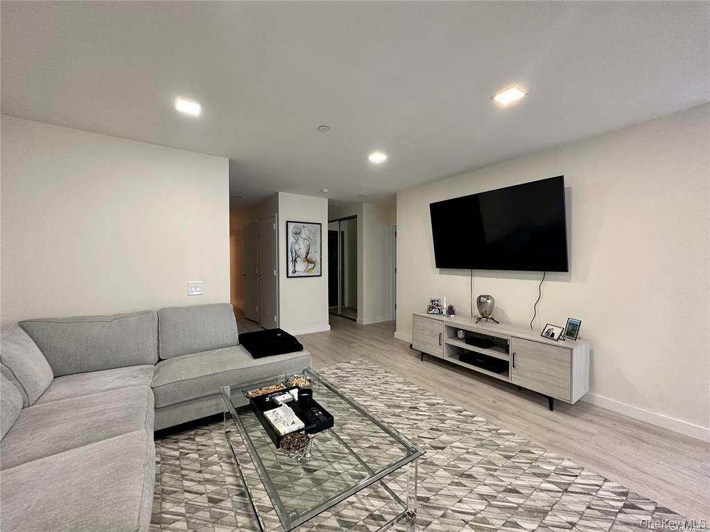 100 Great Neck Road 1a Property Photo 4