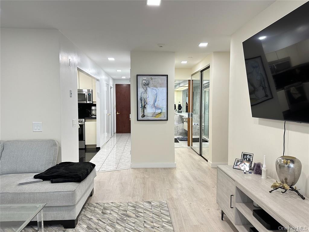 100 Great Neck Road 1a Property Photo 6