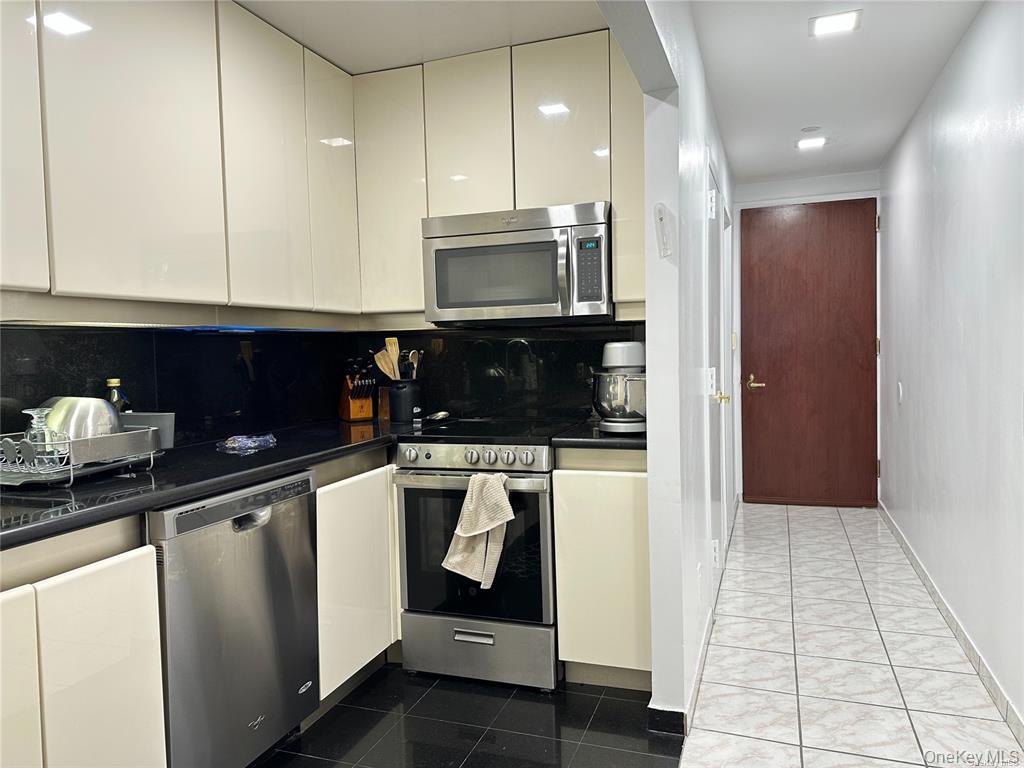 100 Great Neck Road 1a Property Photo 9