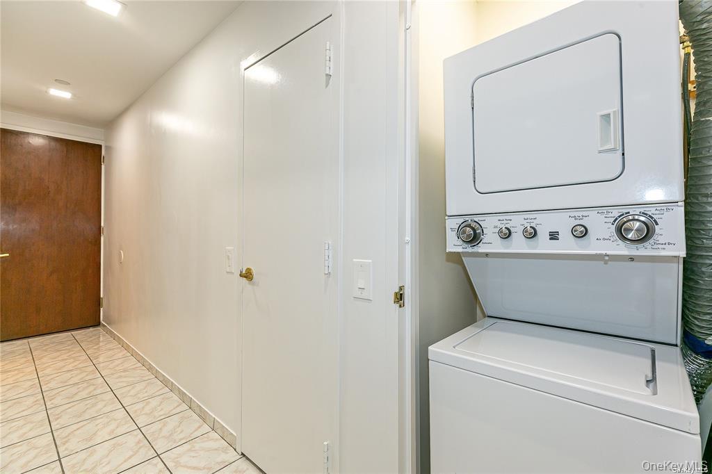100 Great Neck Road 1a Property Photo 14
