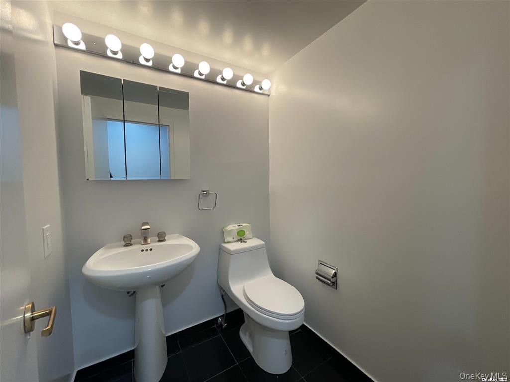 100 Great Neck Road 1a Property Photo 15