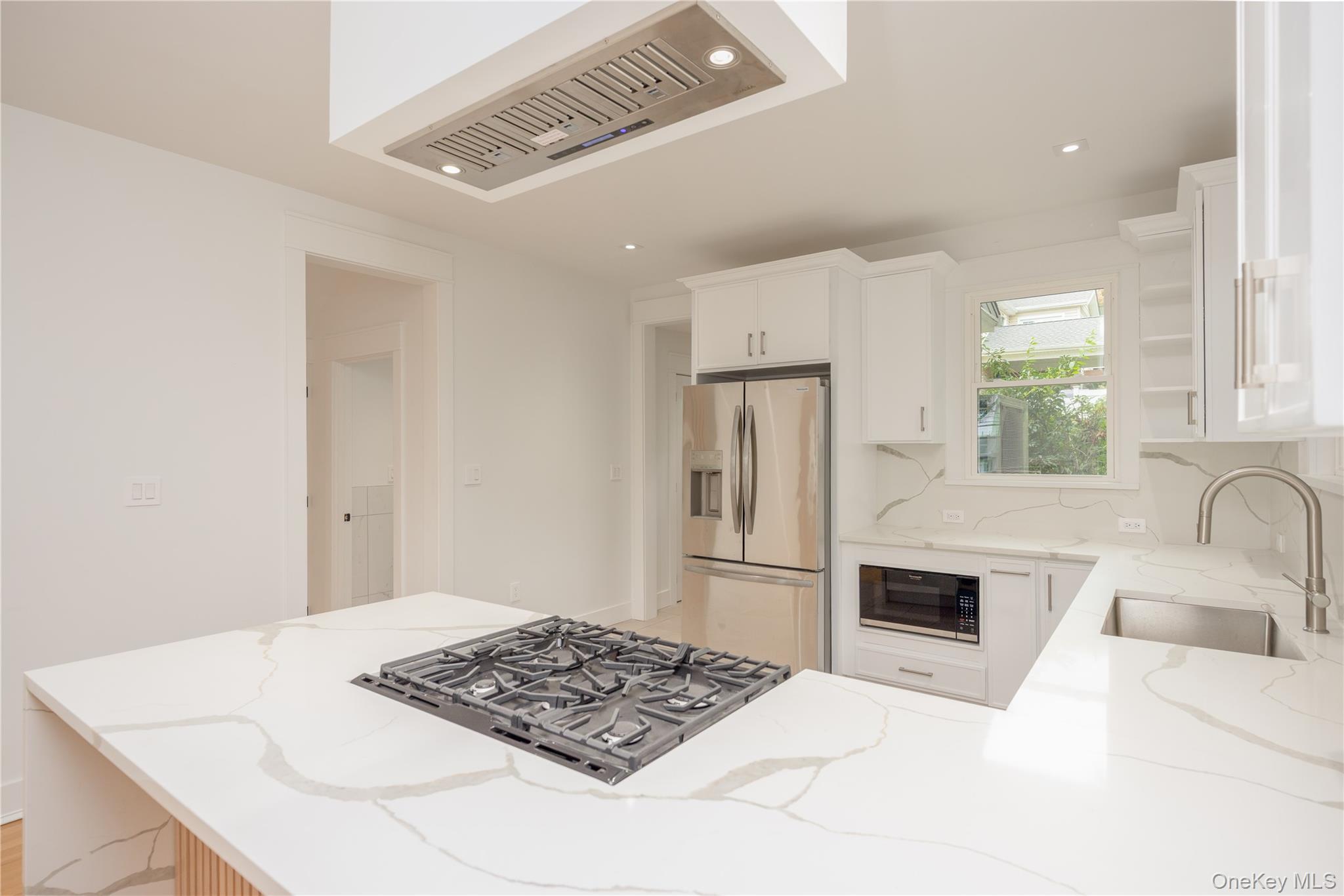 402 Westchester Avenue Property Photo 15