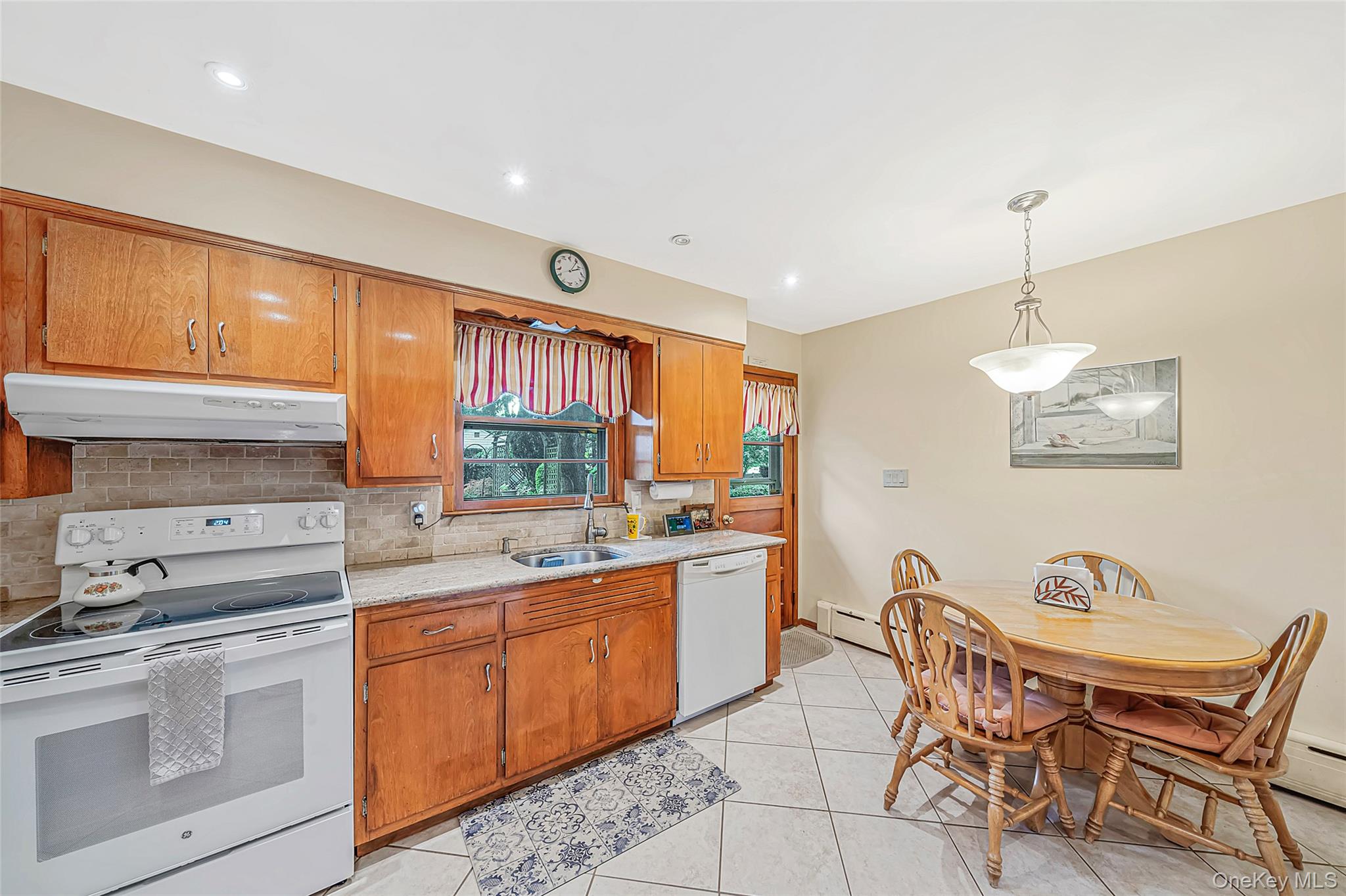 93 Avenue C Property Photo 23