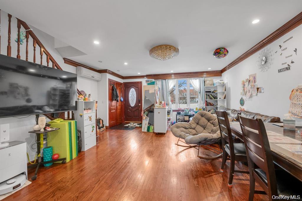 6906 Fresh Meadow Lane Property Photo 3