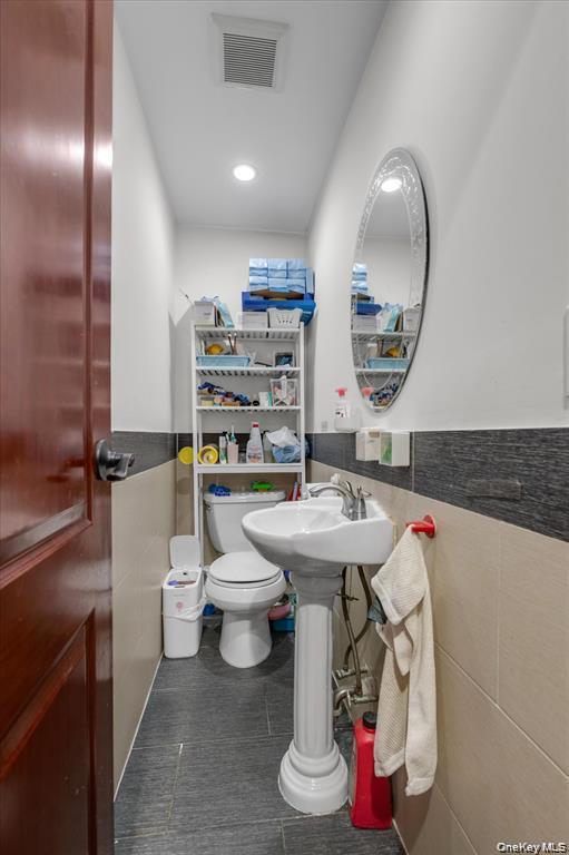 6906 Fresh Meadow Lane Property Photo 8